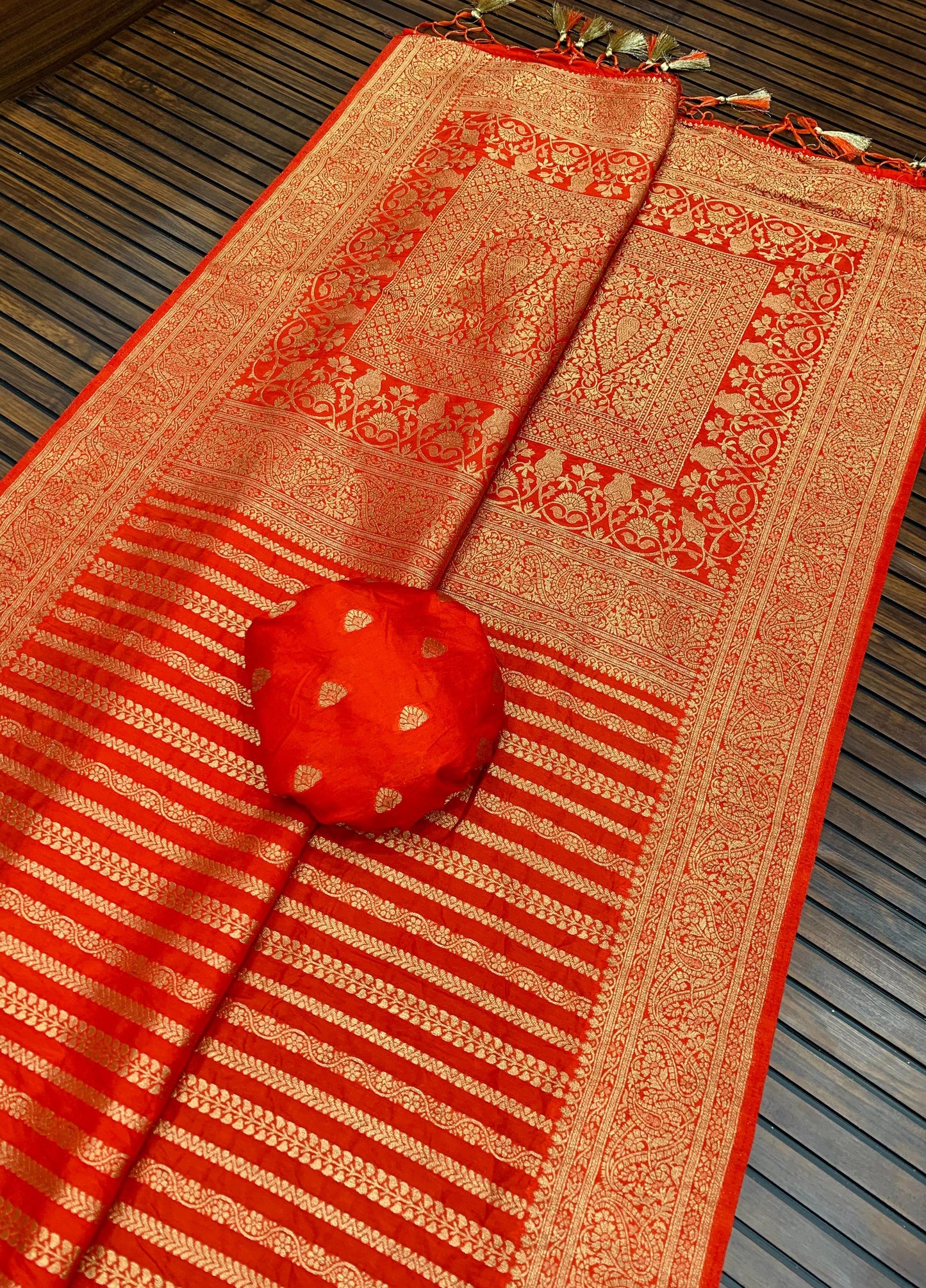 BANRASI DOLA SILK VISCOSE PURE JARI JAQUCARD WEVEING SAREE