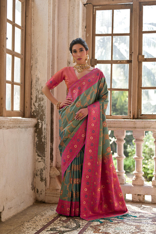 Pure Banarasi silk saree with contrast zari weaving  border and rich zari woven pallu